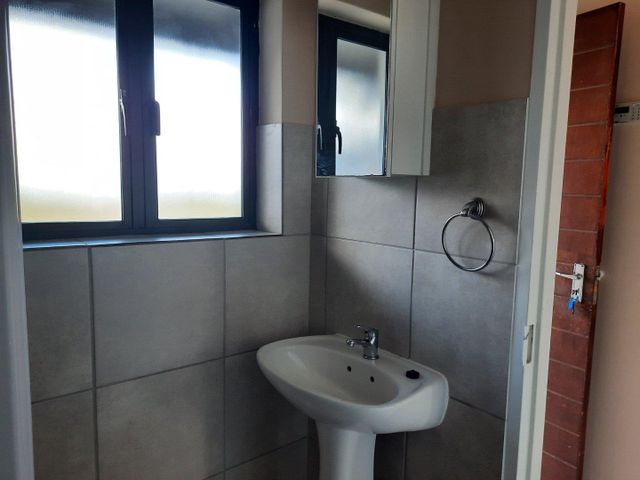 To Let 2 Bedroom Property for Rent in Buh Rein Estate Western Cape